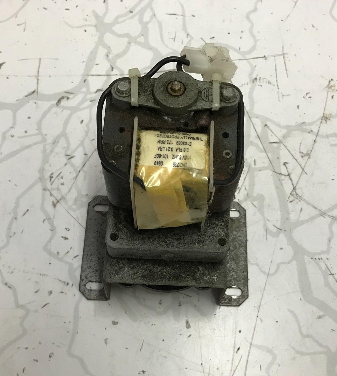 Life Fitness 9000HR Treadmill Wax Pump Used REF 4111814SH