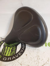 Load image into Gallery viewer, LifeCycle 5500-65600-9100 Bike Seat Used OEM # 0017-00009-0746 ref. # TMH0514211JG
